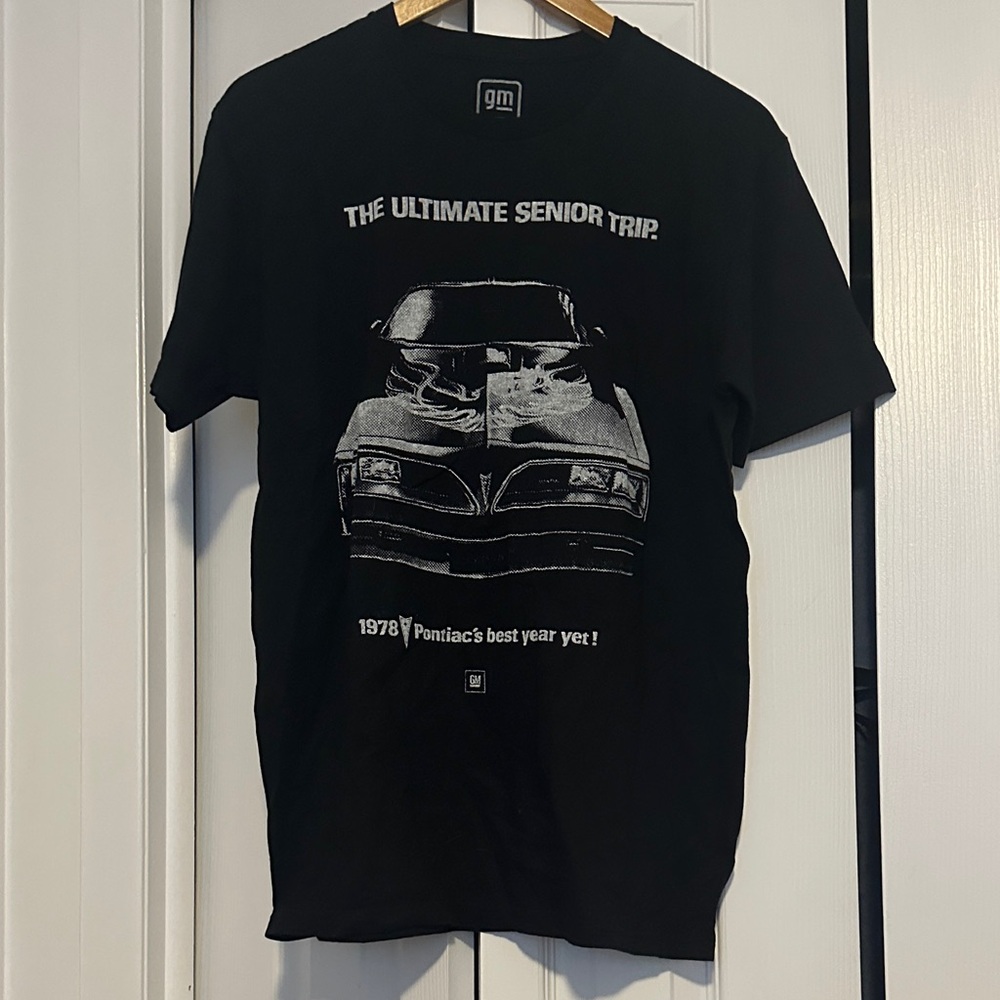 GM Black Graphic Tee with Vintage Car Design